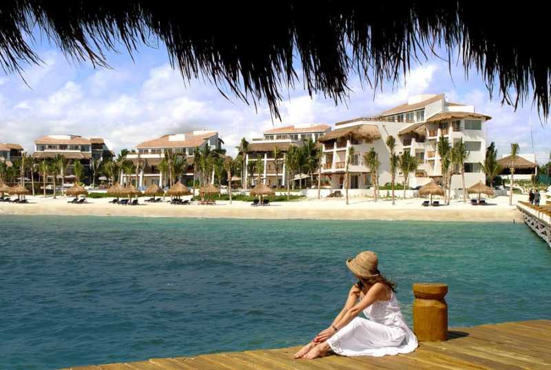 View of Ceiba del mar from the Pier