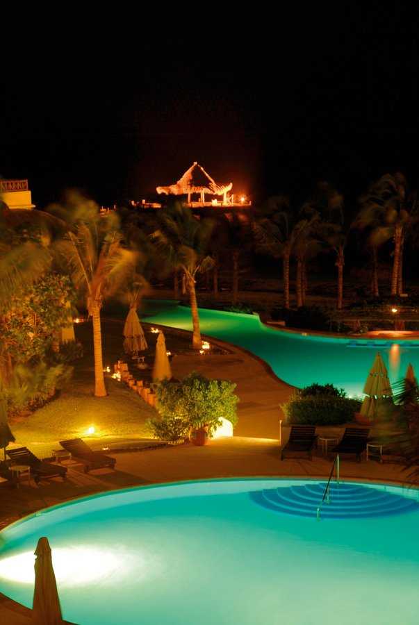 Ceiba del Mar pool at night