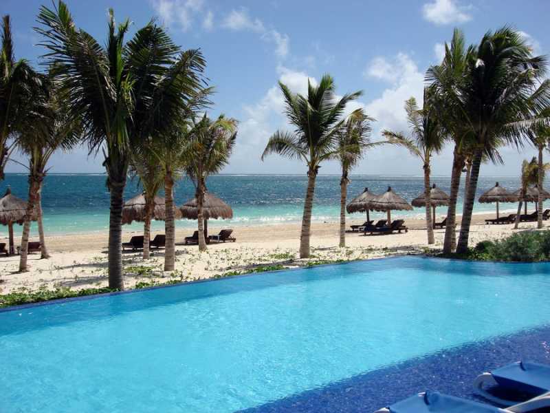Infinity Pool at Ceiba del Mar