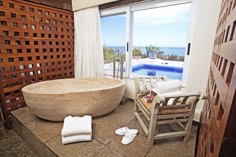 Penthouse Passion Suite Tub View