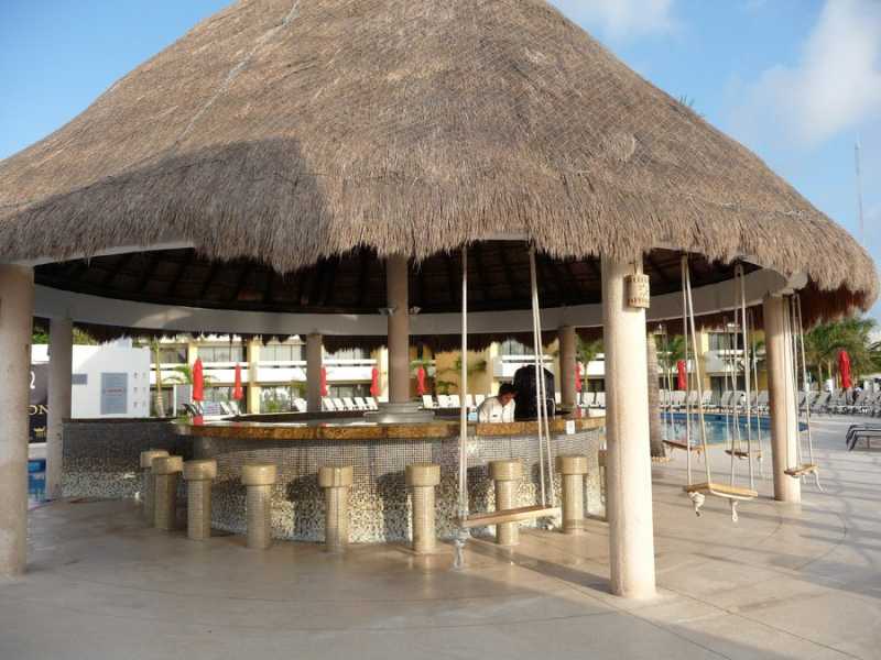 Temptation's Activities Pool Bar