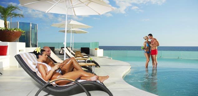 The lively Roof-Top Jacuzzi at Deaire Resort Los Cabos