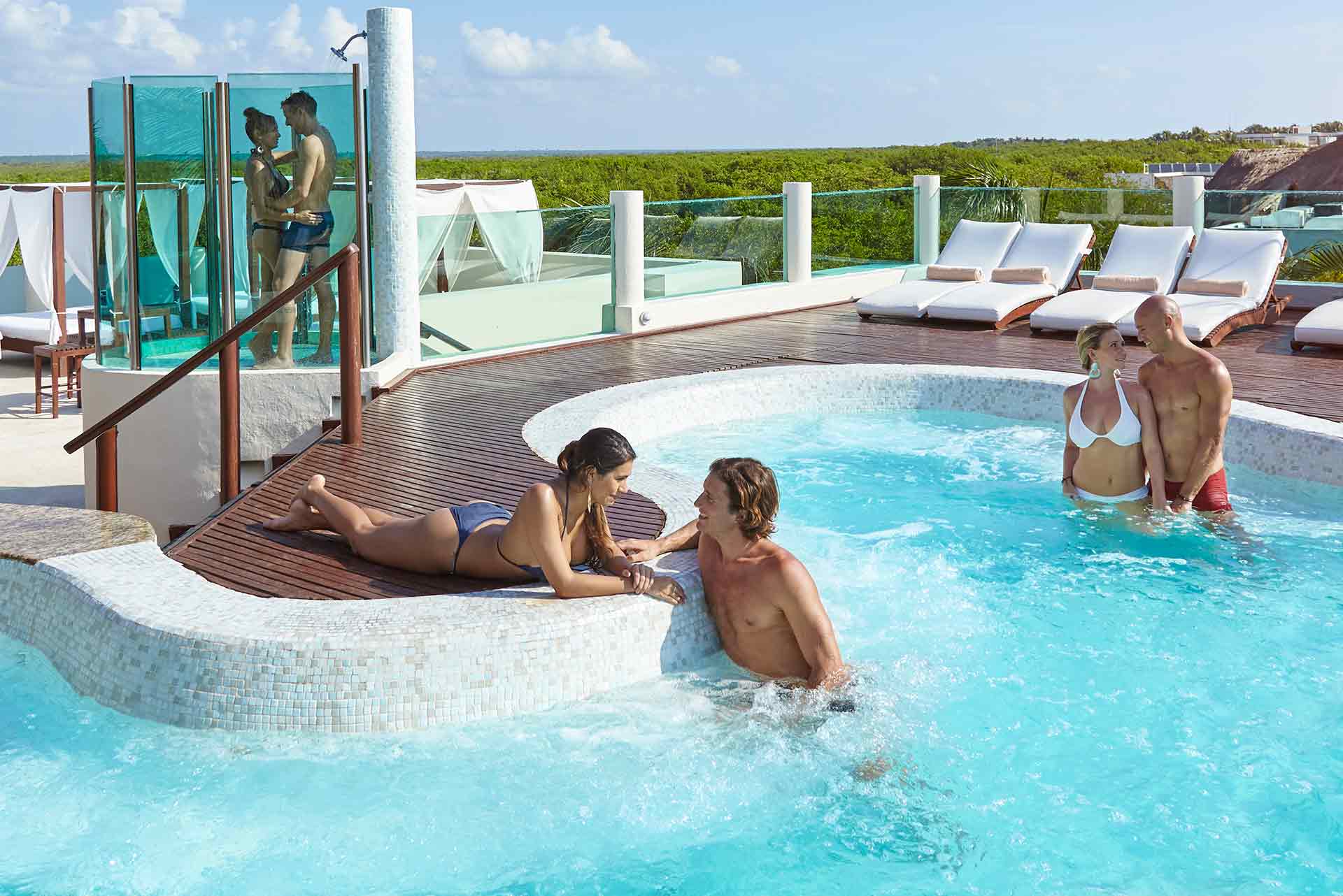 The lively Roof-Top Jacuzzi at Deaire Resort Riviera Maya The lively Roof-Top Jacuzzi at Deaire Resort Riviera Maya