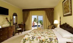 Plunge Pool Veranda Ocean Front Suite - Breezes Runaway Bay